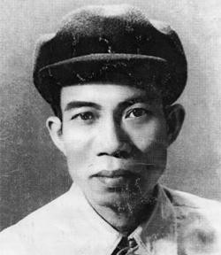 Nhà thơ Nguyễn Bính chỉ muốn hôn